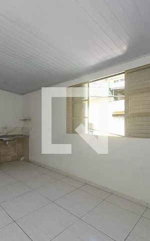 Casa para alugar com 35m², 1 quarto e sem vaga