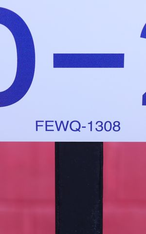 Apartamento para alugar com 58m², 2 quartos e 1 vagaPlaca GRANDE instalada na grade da fachada do condomínio, dia 14.08.2026 - Código da placa: FEWQ-1308