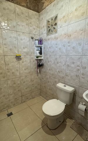 Casa à venda com 150m², 2 quartos e 2 vagas Casa à venda com 150m², 2 quartos e 2 vagasBanheiro