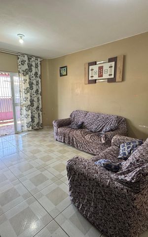 Casa à venda com 150m², 2 quartos e 2 vagas Casa à venda com 150m², 2 quartos e 2 vagasSala
