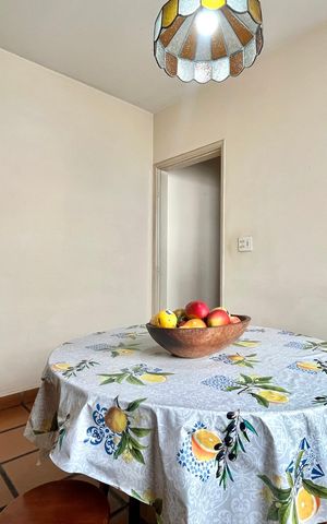 Casa à venda com 199m², 4 quartos e 2 vagas Casa à venda com 199m², 4 quartos e 2 vagasSala de Jantar