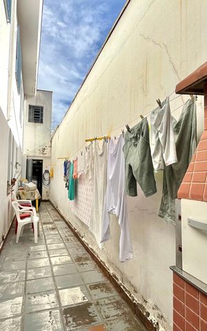 Casa à venda com 199m², 4 quartos e 2 vagas Casa à venda com 199m², 4 quartos e 2 vagasQuintal