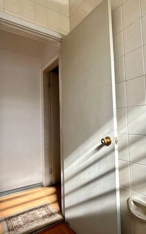 Casa à venda com 199m², 4 quartos e 2 vagas Casa à venda com 199m², 4 quartos e 2 vagasBanheiro Corredor