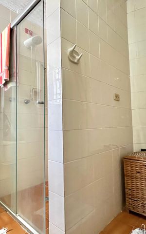 Casa à venda com 199m², 4 quartos e 2 vagas Casa à venda com 199m², 4 quartos e 2 vagasBanheiro da Suíte 1