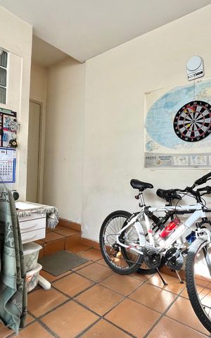 Casa à venda com 199m², 4 quartos e 2 vagas Casa à venda com 199m², 4 quartos e 2 vagasÁrea de Serviço