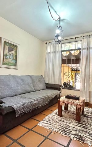 Casa à venda com 199m², 4 quartos e 2 vagas Casa à venda com 199m², 4 quartos e 2 vagasSala