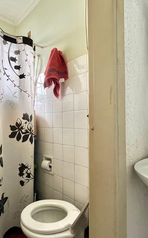 Casa à venda com 199m², 4 quartos e 2 vagas Casa à venda com 199m², 4 quartos e 2 vagasBanheiro de serviço
