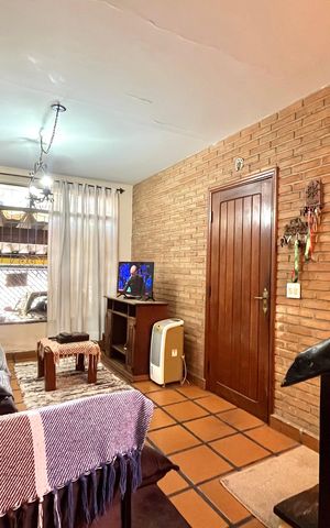 Casa à venda com 199m², 4 quartos e 2 vagas Casa à venda com 199m², 4 quartos e 2 vagasSala