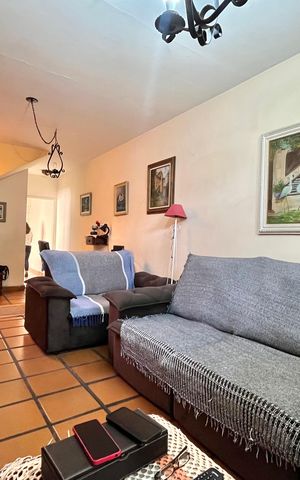 Casa à venda com 199m², 4 quartos e 2 vagas Casa à venda com 199m², 4 quartos e 2 vagasSala