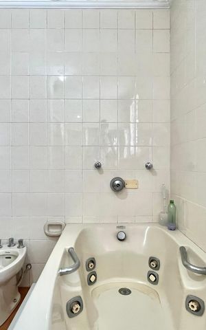 Casa à venda com 199m², 4 quartos e 2 vagas Casa à venda com 199m², 4 quartos e 2 vagasBanheiro da Suíte 1