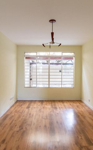 Casa para alugar com 178m², 3 quartos e 2 vagasSala