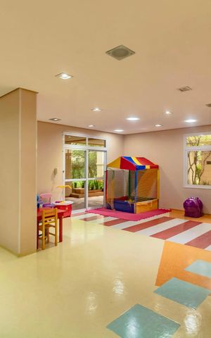 Apartamento à venda com 173m², 3 quartos e 3 vagas Apartamento à venda com 173m², 3 quartos e 3 vagasÁrea comum - Brinquedoteca