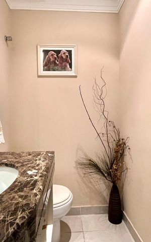 Apartamento à venda com 173m², 3 quartos e 3 vagas Apartamento à venda com 173m², 3 quartos e 3 vagasLavabo
