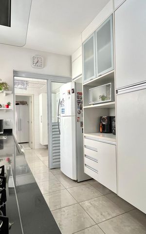 Apartamento à venda com 173m², 3 quartos e 3 vagas Apartamento à venda com 173m², 3 quartos e 3 vagasCozinha