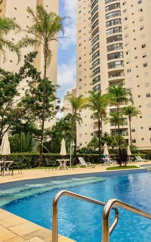 Apartamento à venda com 173m², 3 quartos e 3 vagas Apartamento à venda com 173m², 3 quartos e 3 vagasÁrea comum - Piscina