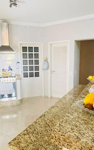 Casa de condomínio para alugar com 234m², 5 quartos e 6 vagas Casa de condomínio para alugar com 234m², 5 quartos e 6 vagasCozinha
