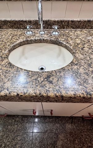 Apartamento para alugar com 254m², 3 quartos e 2 vagas Apartamento para alugar com 254m², 3 quartos e 2 vagasSuíte - Banheiro