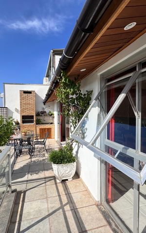Apartamento para alugar com 254m², 3 quartos e 2 vagas Apartamento para alugar com 254m², 3 quartos e 2 vagasVaranda