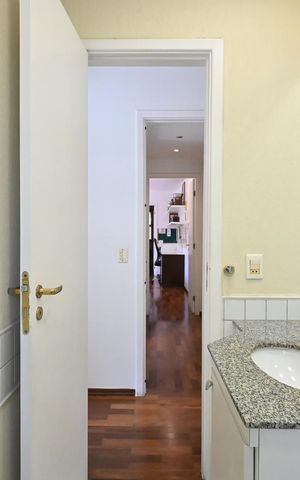 Apartamento à venda com 191m², 3 quartos e 4 vagasBanheiro Suíte 1
