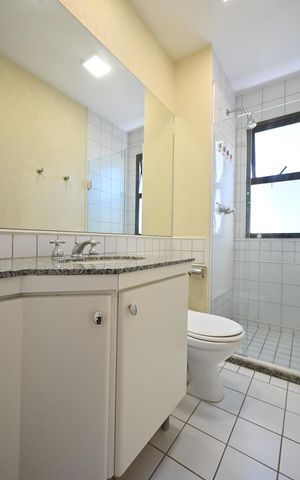 Apartamento à venda com 191m², 3 quartos e 4 vagasBanheiro Suíte 1