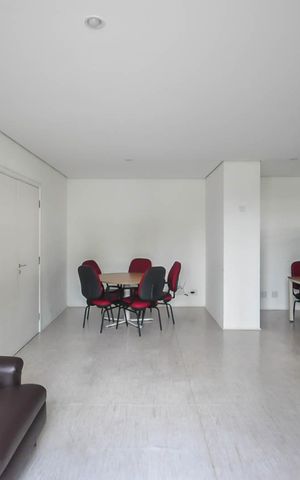 Apartamento à venda com 191m², 3 quartos e 4 vagas Apartamento à venda com 191m², 3 quartos e 4 vagasSala de Reunião
