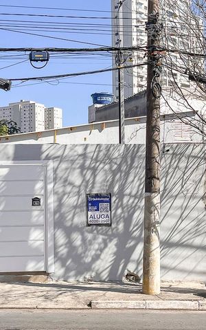 Casa para alugar com 100m², 2 quartos e 1 vagaFachada + plaquinha