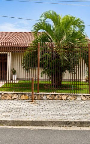 Casa para alugar com 275m², 4 quartos e 2 vagas Casa para alugar com 275m², 4 quartos e 2 vagasFachada