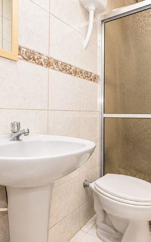 Casa para alugar com 275m², 4 quartos e 2 vagas Casa para alugar com 275m², 4 quartos e 2 vagasBanheiro