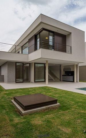 Casa à venda com 301m², 3 quartos e 4 vagas