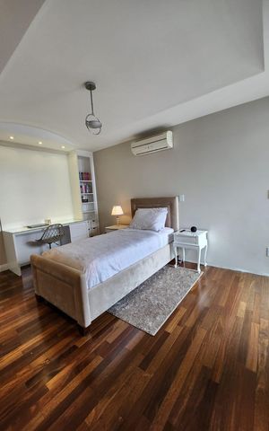 Apartamento à venda com 300m², 4 quartos e 5 vagas Apartamento à venda com 300m², 4 quartos e 5 vagasQuarto