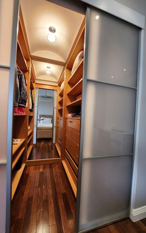 Apartamento à venda com 300m², 4 quartos e 5 vagas Apartamento à venda com 300m², 4 quartos e 5 vagasCloset