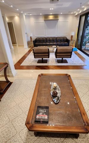 Apartamento à venda com 300m², 4 quartos e 5 vagas Apartamento à venda com 300m², 4 quartos e 5 vagasSala