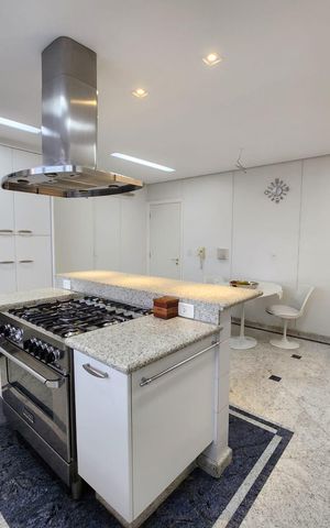 Apartamento à venda com 300m², 4 quartos e 5 vagas Apartamento à venda com 300m², 4 quartos e 5 vagasCozinha
