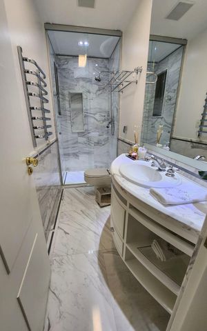 Apartamento à venda com 300m², 4 quartos e 5 vagas Apartamento à venda com 300m², 4 quartos e 5 vagasBanheiro