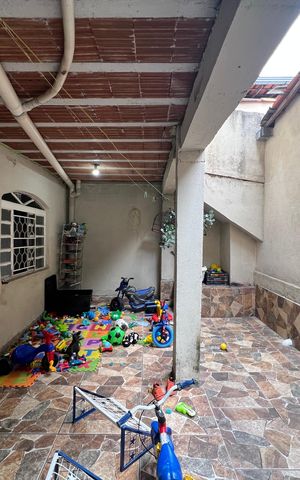 Casa à venda com 90m², 3 quartos e 1 vaga Casa à venda com 90m², 3 quartos e 1 vagaVaranda
