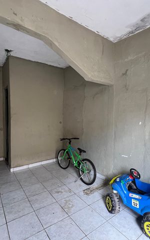 Casa à venda com 90m², 3 quartos e 1 vaga Casa à venda com 90m², 3 quartos e 1 vagaGaragem