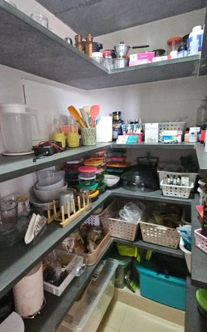 Casa de condomínio à venda com 332m², 4 quartos e 4 vagas Casa de condomínio à venda com 332m², 4 quartos e 4 vagasDispensa
