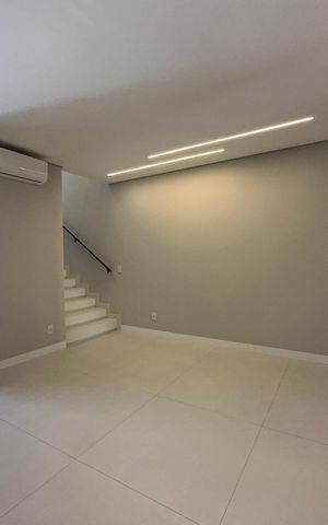 Casa à venda com 138m², 3 quartos e 2 vagas Casa à venda com 138m², 3 quartos e 2 vagasSala
