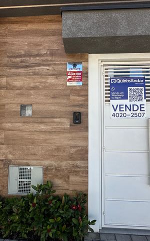 Casa à venda com 138m², 3 quartos e 2 vagas Casa à venda com 138m², 3 quartos e 2 vagasFachada