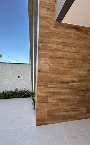 Casa à venda com 138m², 3 quartos e 2 vagas Casa à venda com 138m², 3 quartos e 2 vagasFachada