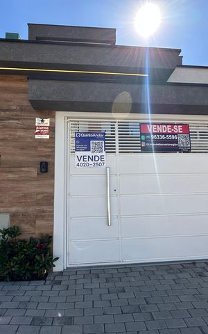 Casa à venda com 138m², 3 quartos e 2 vagas Casa à venda com 138m², 3 quartos e 2 vagasFachada