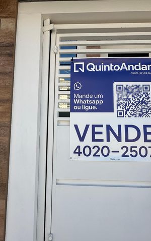Casa à venda com 138m², 3 quartos e 2 vagas Casa à venda com 138m², 3 quartos e 2 vagasFachada