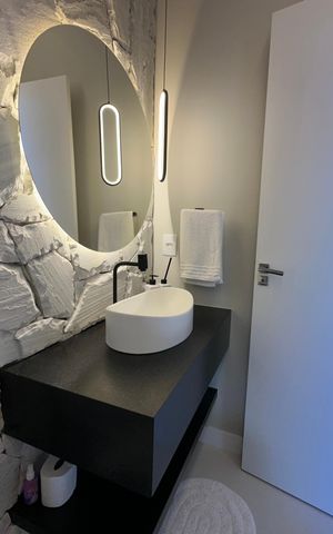 Casa à venda com 138m², 3 quartos e 2 vagas Casa à venda com 138m², 3 quartos e 2 vagasLavabo