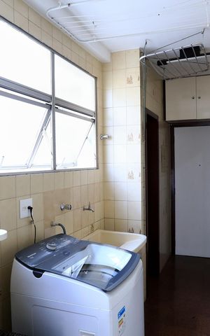 Apartamento à venda com 230m², 4 quartos e 2 vagas Apartamento à venda com 230m², 4 quartos e 2 vagasÁrea de Serviço