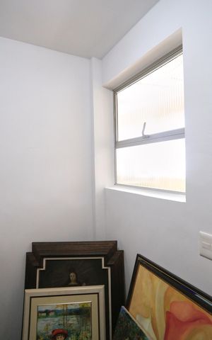 Apartamento à venda com 230m², 4 quartos e 2 vagas Apartamento à venda com 230m², 4 quartos e 2 vagasQuarto de Serviço