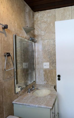 Apartamento à venda com 230m², 4 quartos e 2 vagas Apartamento à venda com 230m², 4 quartos e 2 vagasBanheiro da Suíte