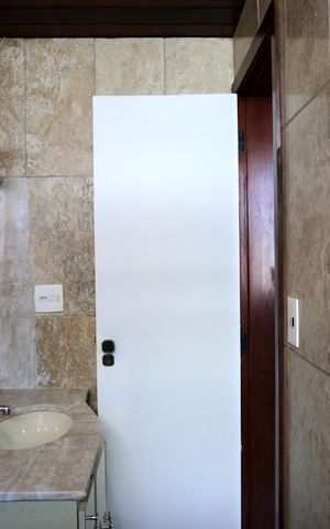 Apartamento à venda com 230m², 4 quartos e 2 vagas Apartamento à venda com 230m², 4 quartos e 2 vagasBanheiro da Suíte