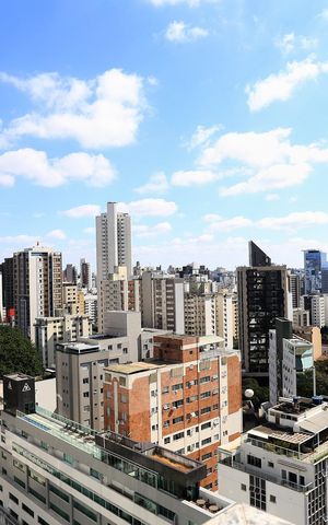 Apartamento à venda com 230m², 4 quartos e 2 vagas Apartamento à venda com 230m², 4 quartos e 2 vagasVista