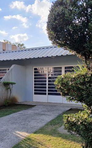 Casa à venda com 160m², 3 quartos e 2 vagas Casa à venda com 160m², 3 quartos e 2 vagasÁrea externa