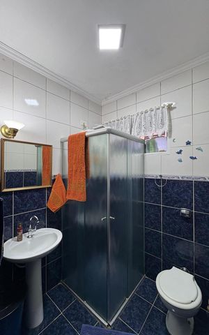 Casa à venda com 160m², 3 quartos e 2 vagas Casa à venda com 160m², 3 quartos e 2 vagasBanheiro